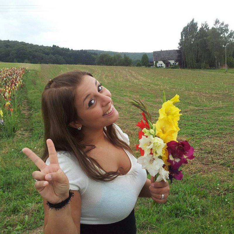 Etudiante recherche plaisirs sur Mehun sur yevre